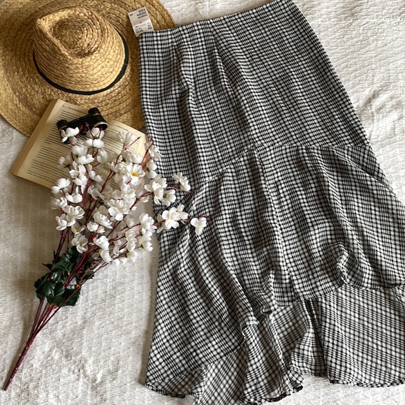 Dresses & Skirts - High low skirt from H&M in gingham checks - NWT